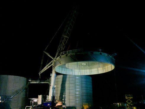 Wastewater Treatment Plant Upgrade - Gold Coast - Lifting of 90t digester roof - Fabricated onsite - Early morning lift to take advantage of low winds